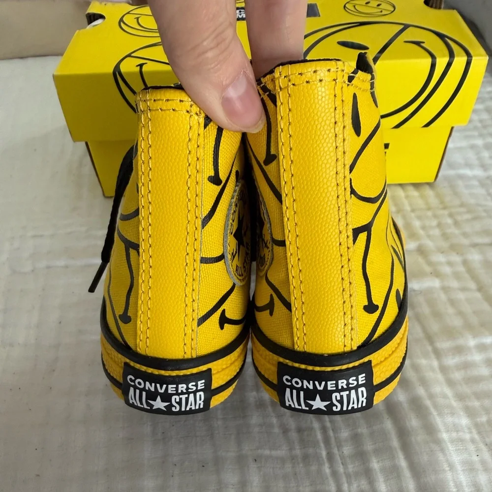 NIB Converse x Chinatown Market Smiley Face Sneakers Kids Size 11 Unisex